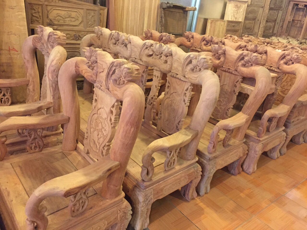 Bộ bàn ghế minh quốc đào tay 10 gỗ hương vân bộ 6 món (1 đoản, 2 ghế, 1 bàn, 2 đôn) sơn PU tặng 1 kính bàn 1 kính đôn