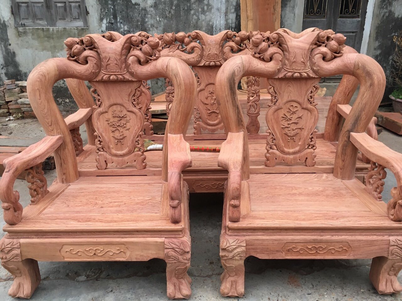 Bộ bàn ghế minh quốc đào tay 12 gỗ hương vân bộ 6 món (1 đoản, 2 ghế, 1 bàn, 2 đôn) sơn PU tặng 1 kính bàn 1 kính đôn